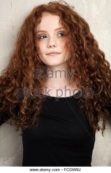 portrait-of-confidential-redheaded-teenage-girl-fcgw9j